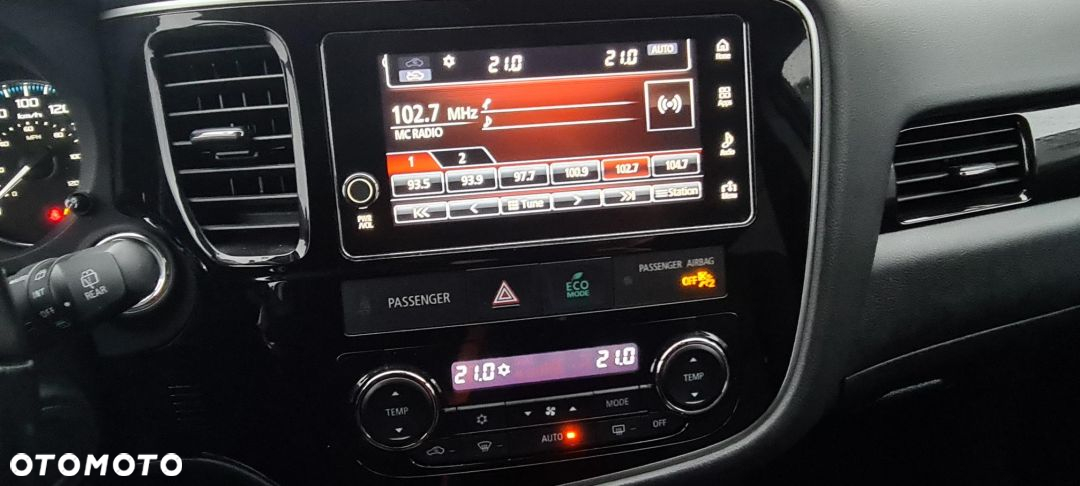 Mitsubishi Outlander 2.0 4WD Plug-In Hybrid Plus - 23
