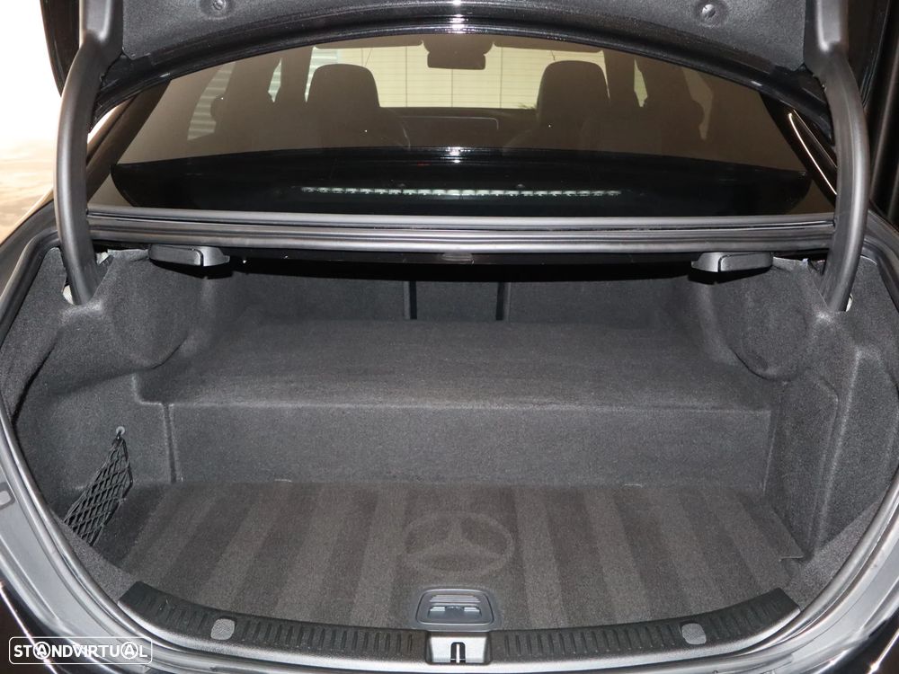 Mercedes-Benz E 300 de 9G-TRONIC AMG Line - 12