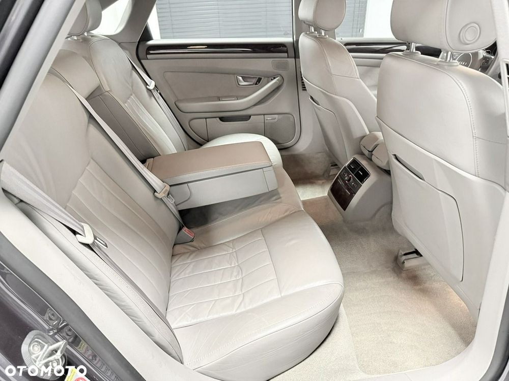 Audi A8 4.2 Quattro - 29