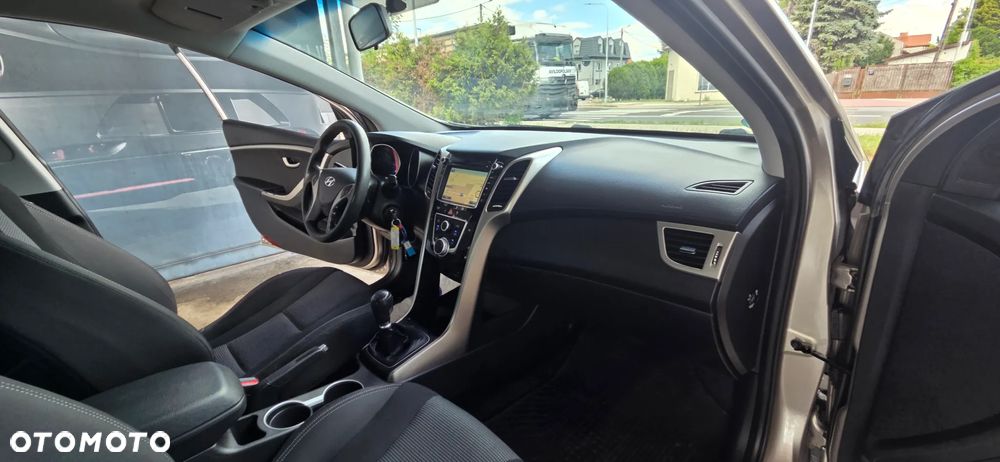 Hyundai i30 1.6 CRDi Premium - 36