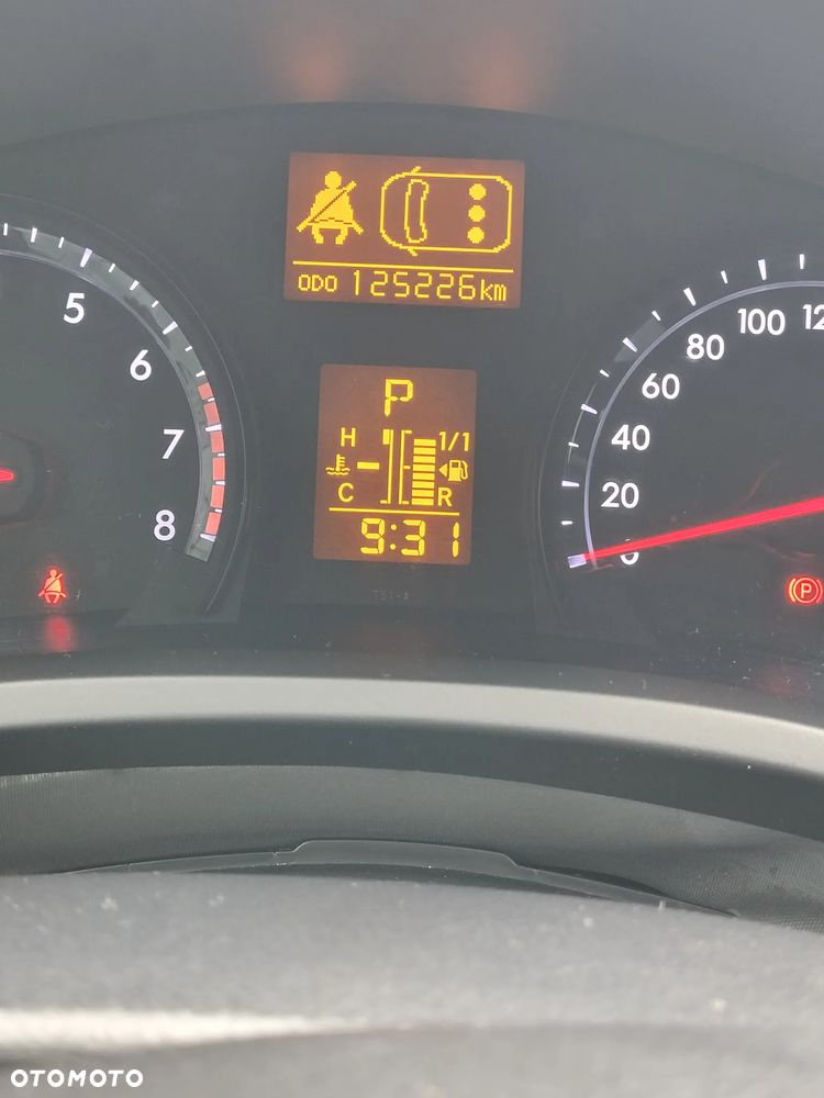 Toyota Avensis 1.8 Sol MS - 27