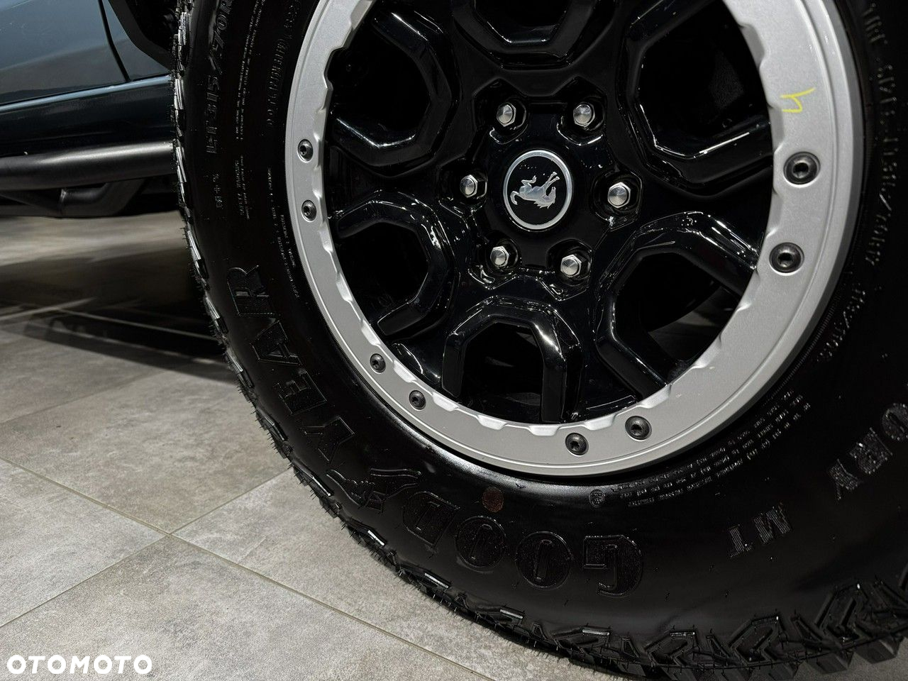 Ford Bronco - 12