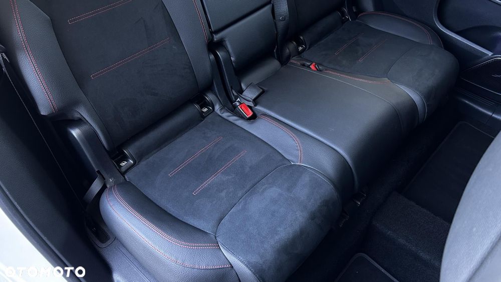 Mercedes-Benz GLB 200 d 4-Matic AMG Line 8G-DCT - 24