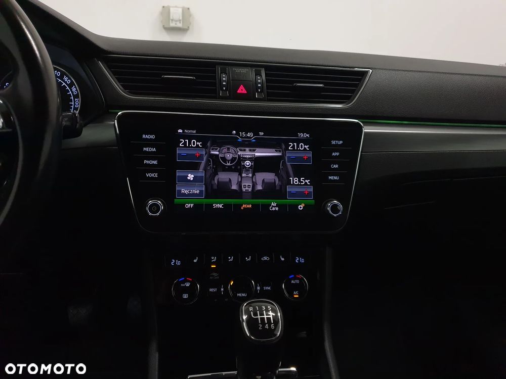 Skoda Superb 2.0 TDI Sportline - 19
