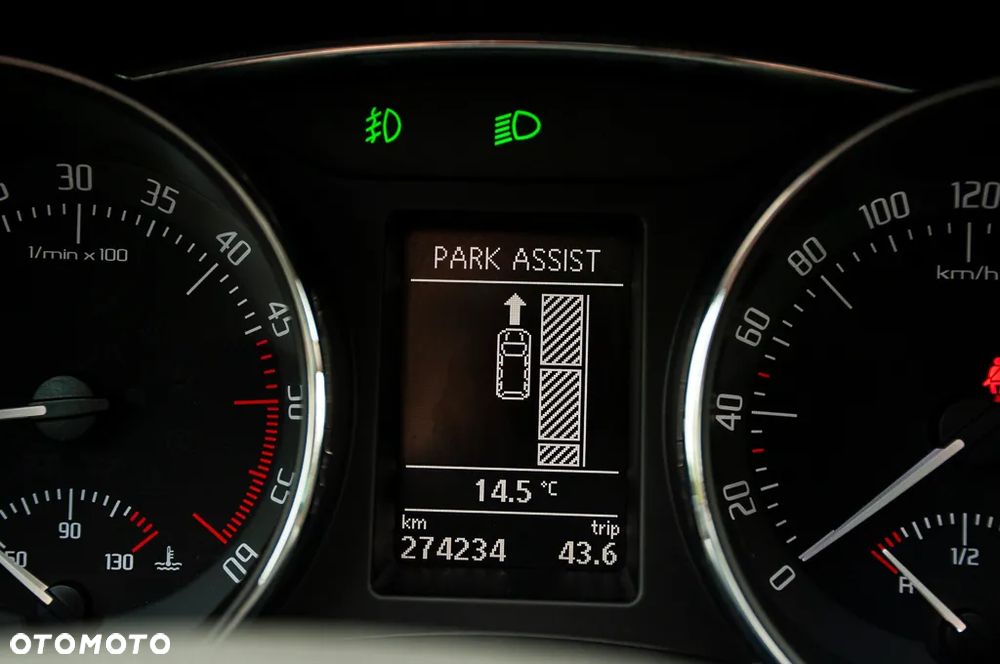 Skoda Superb 2.0 TDI DSG Exclusive - 30