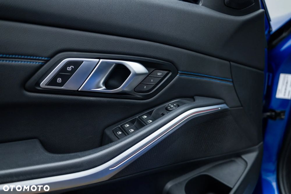 BMW Seria 3 330i xDrive M Sport - 18