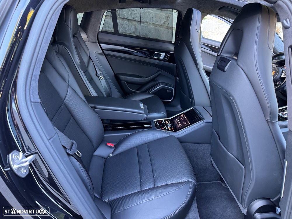 Porsche Panamera - 32