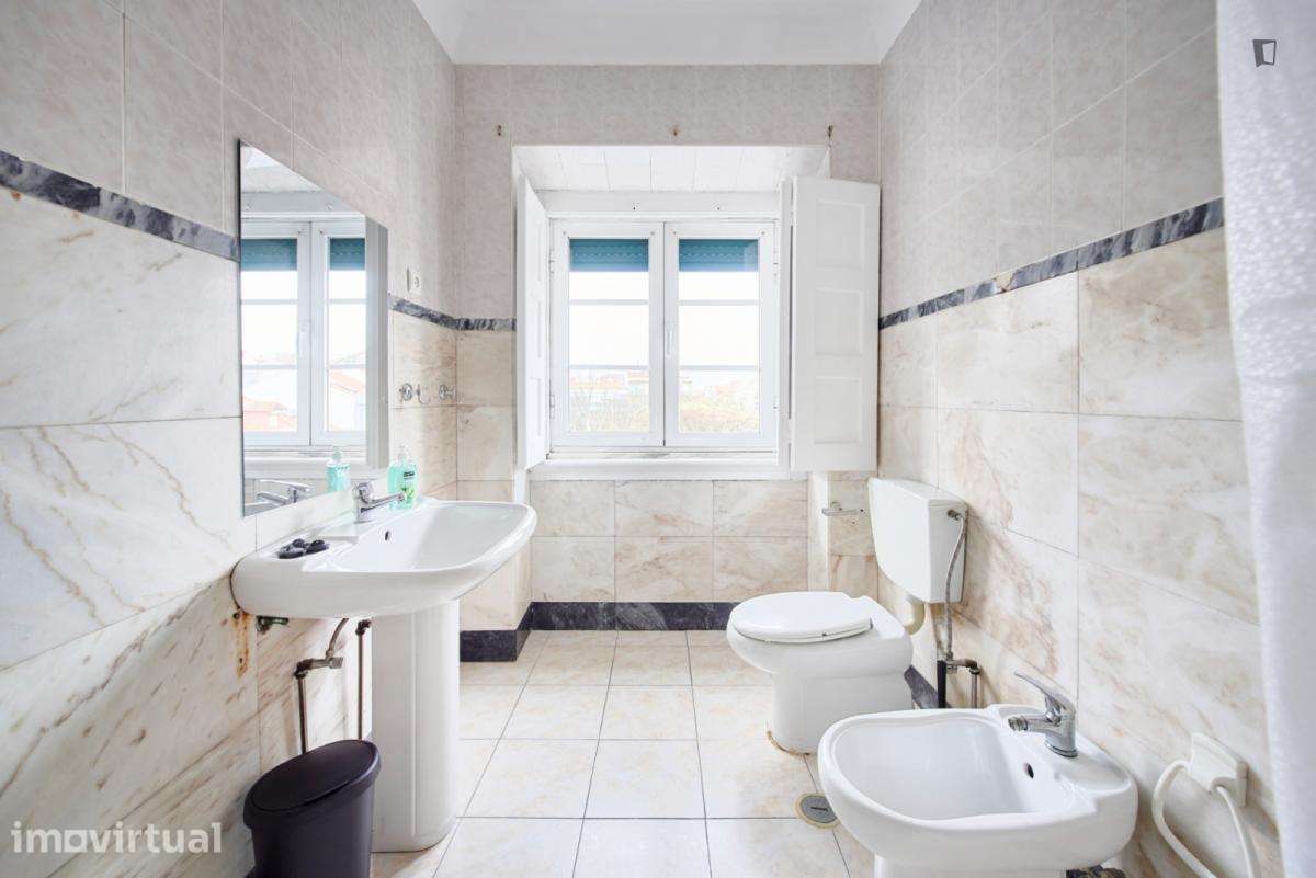 Quarto - localizado em Penha de França Lisbon - Grande imagem: 3/38