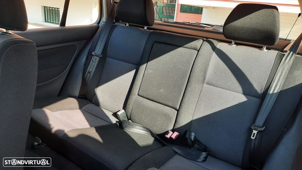 VW Golf 1.4i 25 Anos - 19