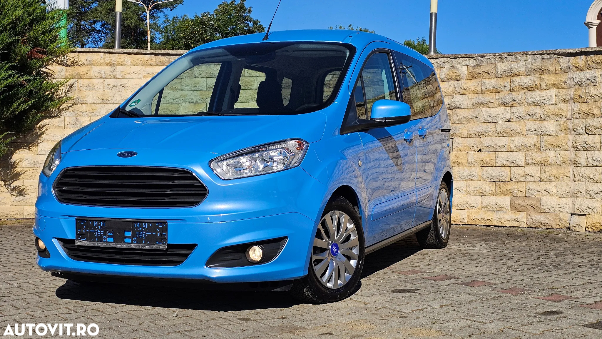 Ford Tourneo Courier 1.5 TDCi Ambiente - 4