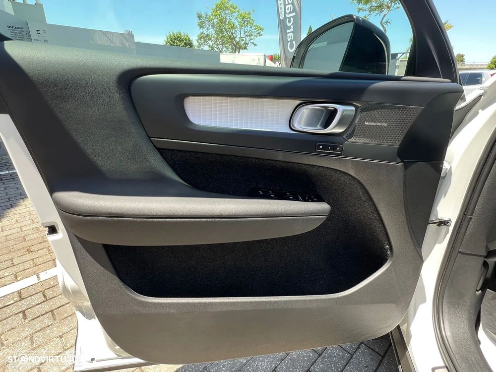 Volvo XC 40 2.0 B3 Plus Dark - 6