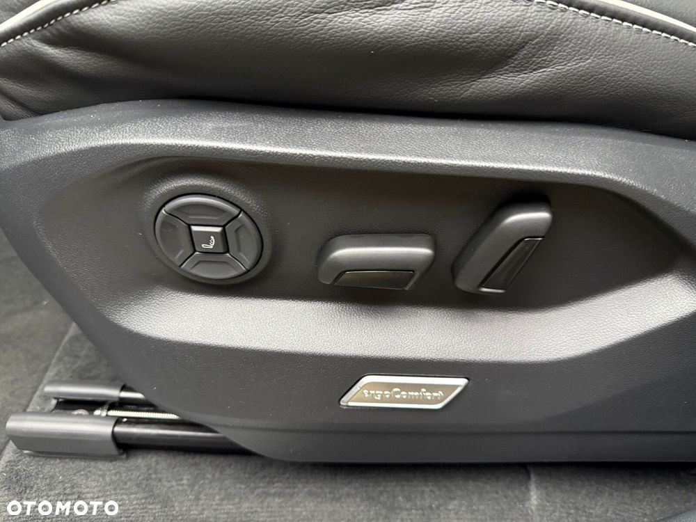 Volkswagen Touareg - 12