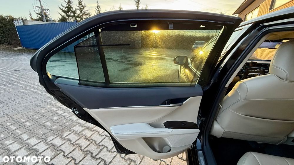 Toyota Camry 2.5 Hybrid Executive CVT - 13