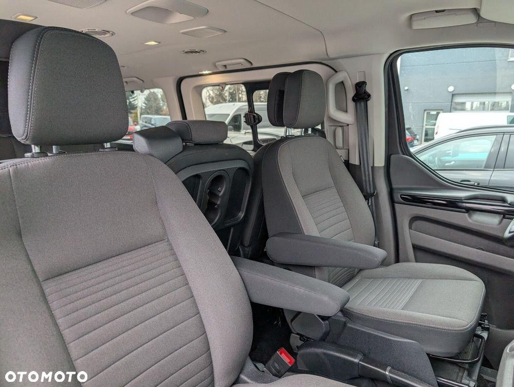 Ford Tourneo Custom - 17