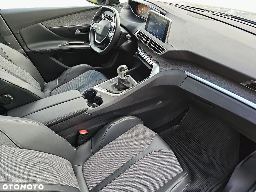 Peugeot 3008 1.2 PureTech Allure S&S - 6