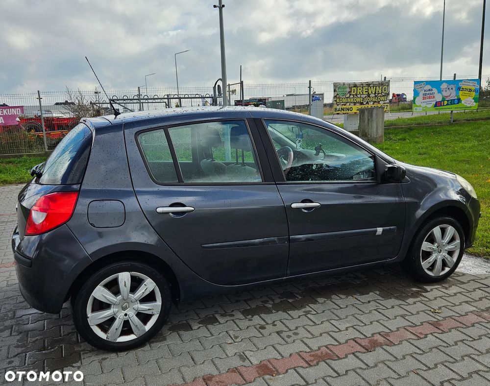 Renault Clio - 11
