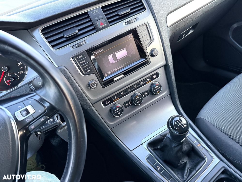 Volkswagen Golf 1.6 TDI BlueMotion Technology Comfortline - 13