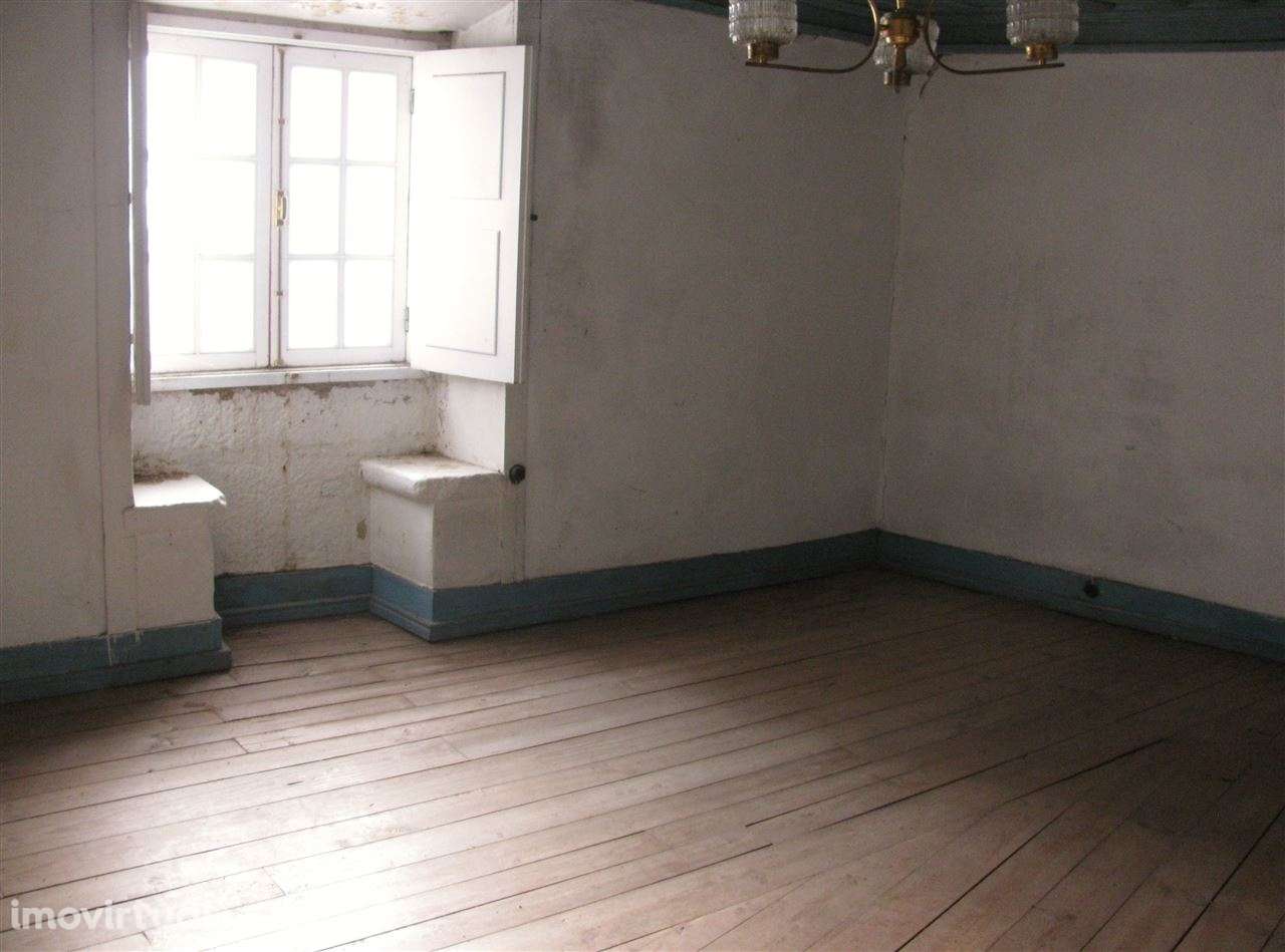 Prédio zona histórica Miranda do Douro - Grande imagem: 4/25