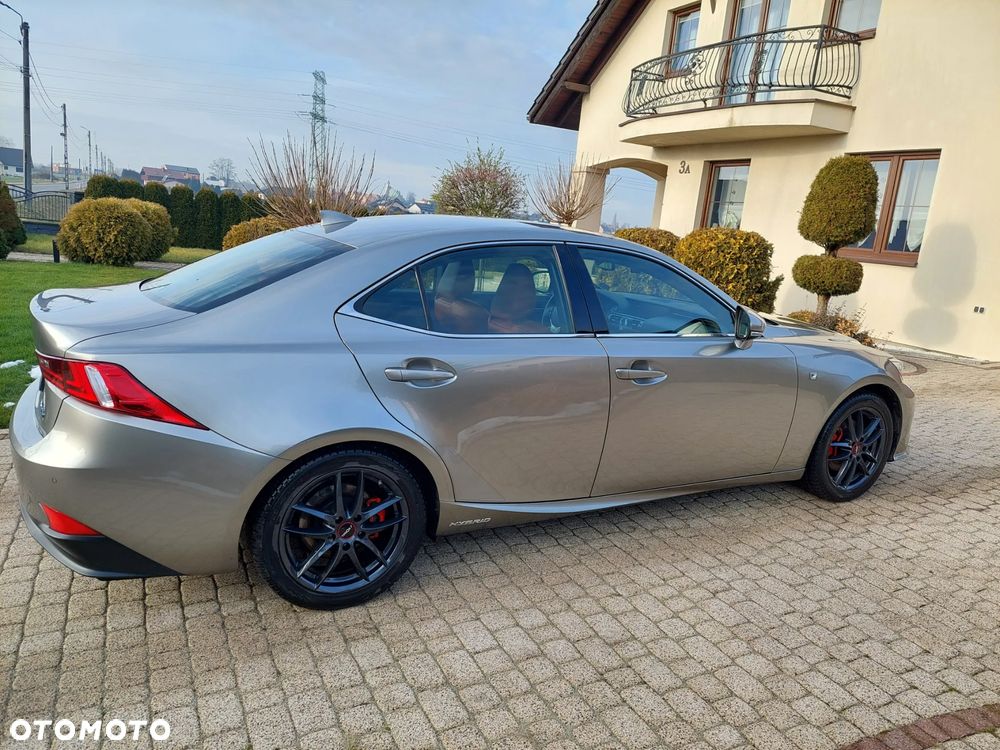 Lexus IS 300h F Sport - 3
