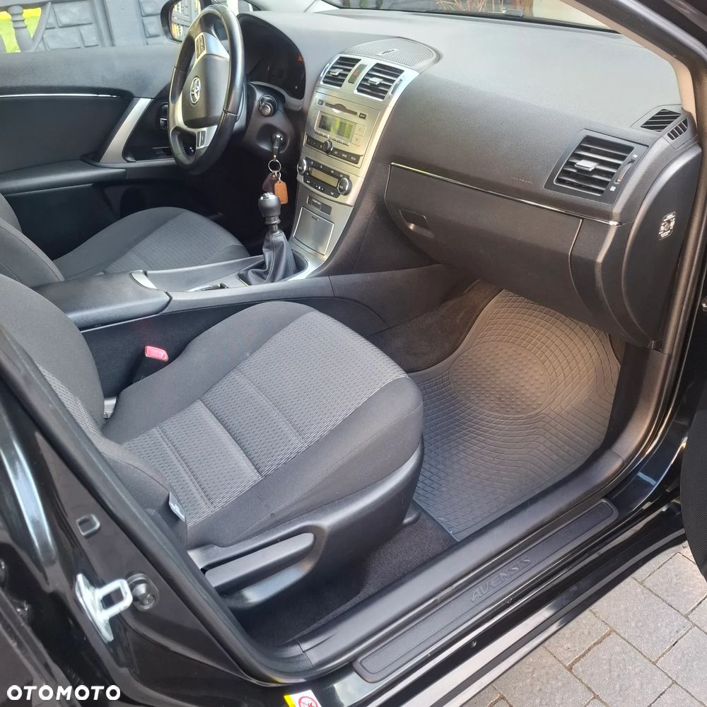 Toyota Avensis - 10