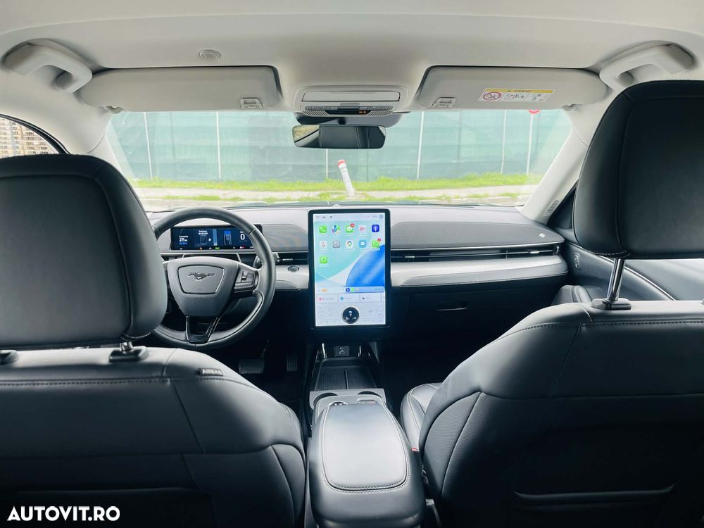 Ford Mustang Mach-E PREMIUM - 4