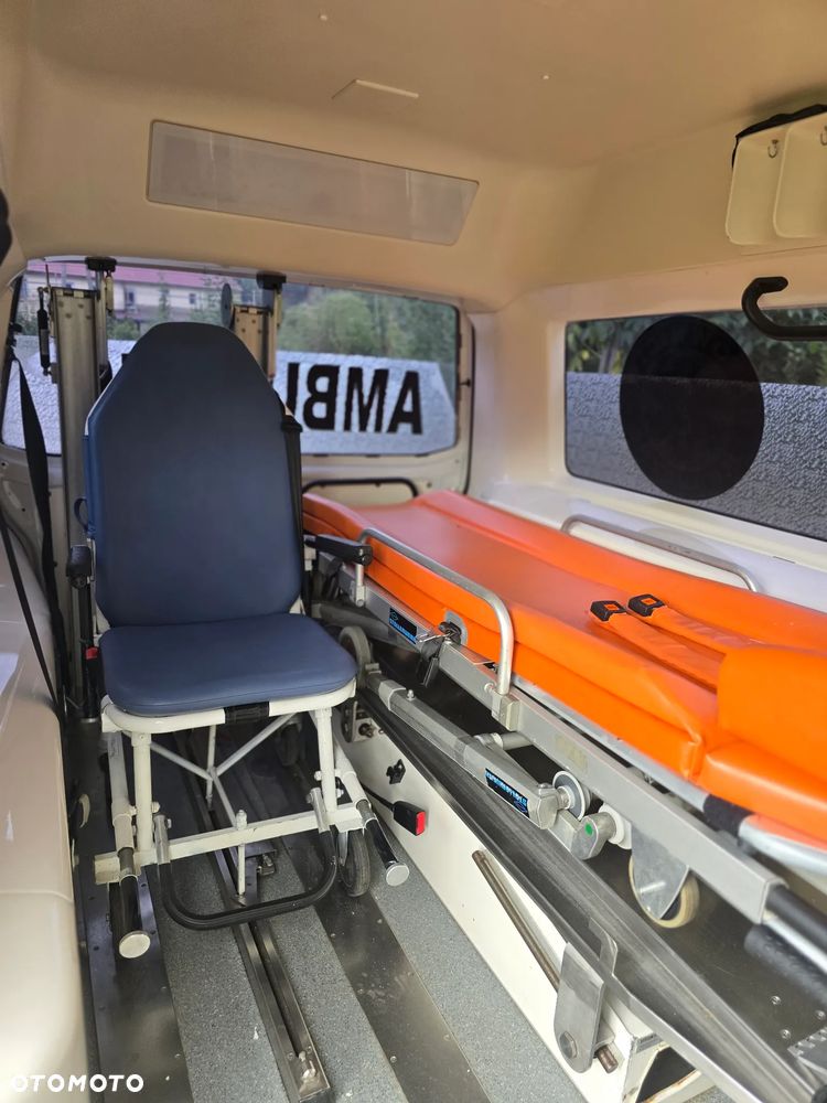 Volkswagen Transporter 2.0 TDi Karetka Ambulans Nosze - 14