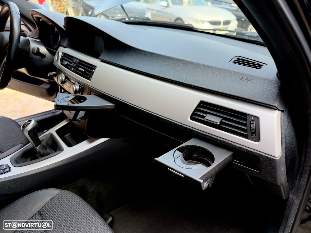 BMW 320 d Navigation Sport - 58
