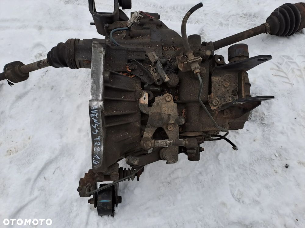 Toyota Avensis T22 1.6 VVT-i skrzynia biegów z półosiami - 2