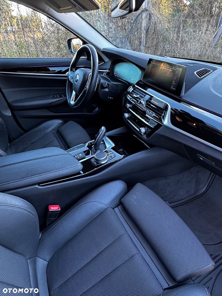 BMW Seria 5 520d Sport Line - 14