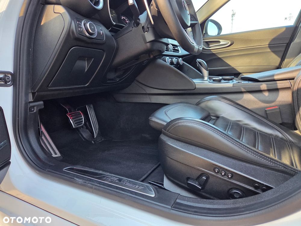 Alfa Romeo Giulia 2.2 AT8-Q4 Veloce - 27