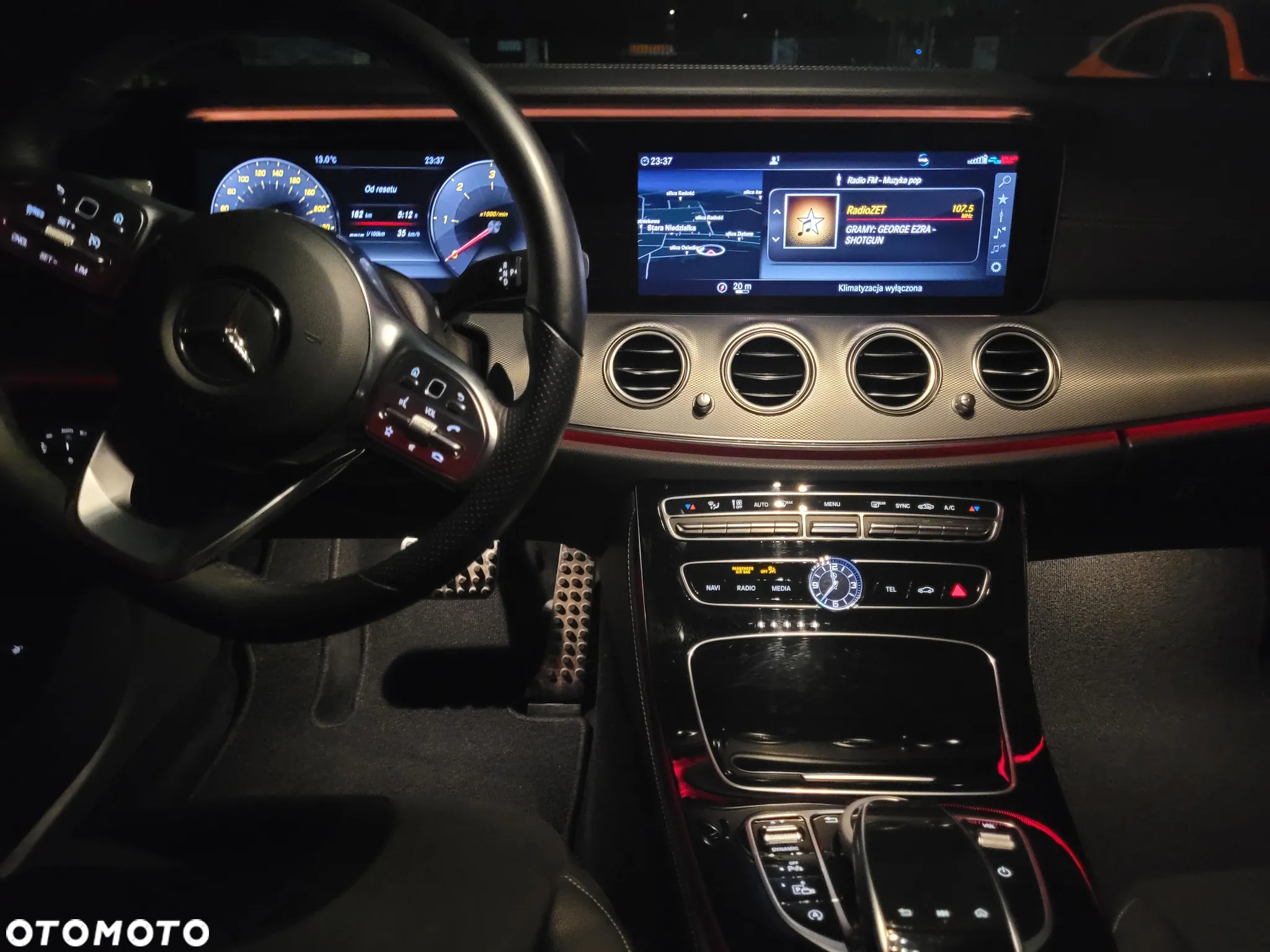 Mercedes-Benz Klasa E 220 d 4-Matic 9G-TRONIC - 28