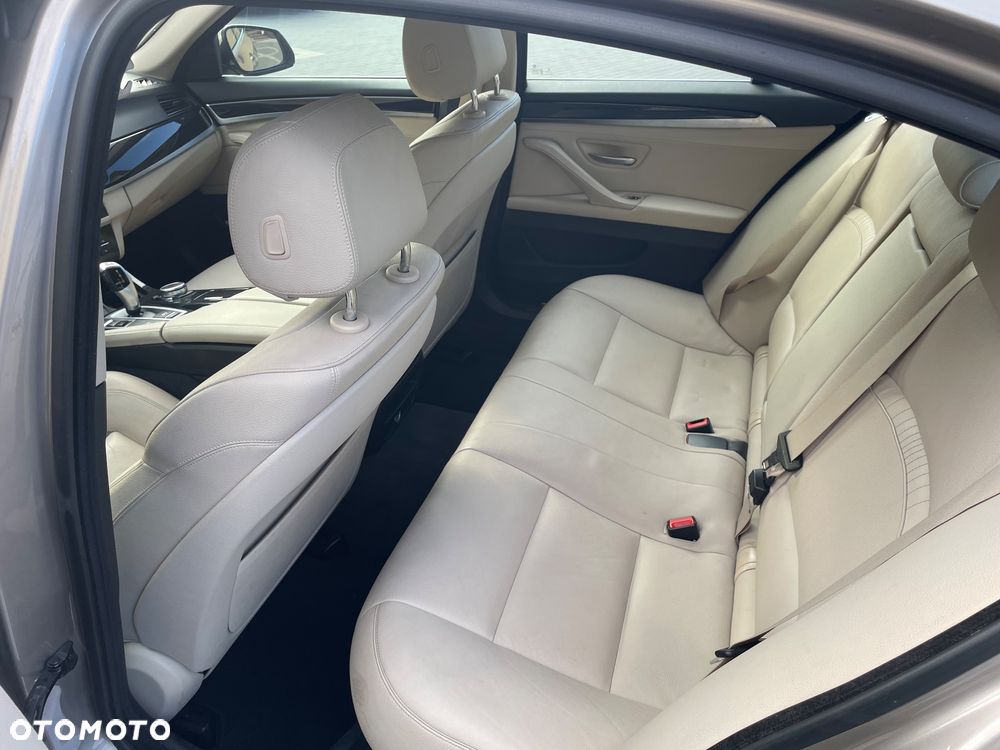 BMW Seria 5 525d xDrive - 12