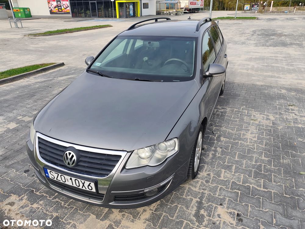 Volkswagen Passat - 1