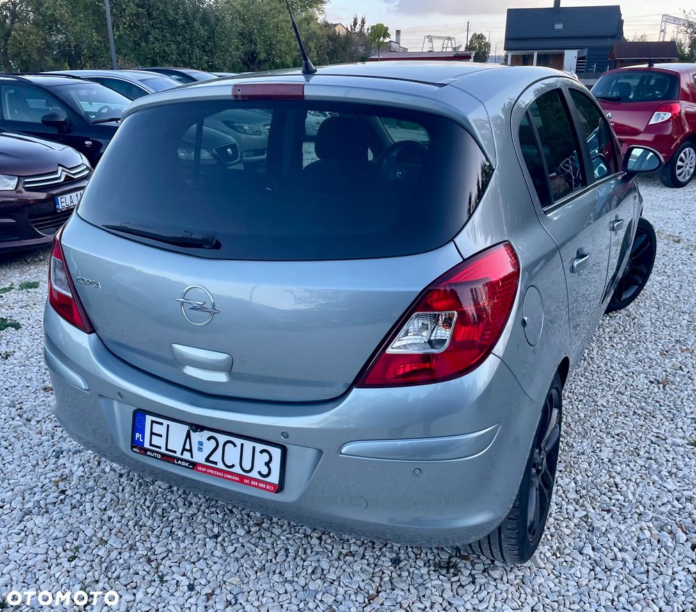 Opel Corsa 1.4 16V Cosmo - 19