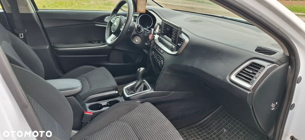 Kia Ceed - 10