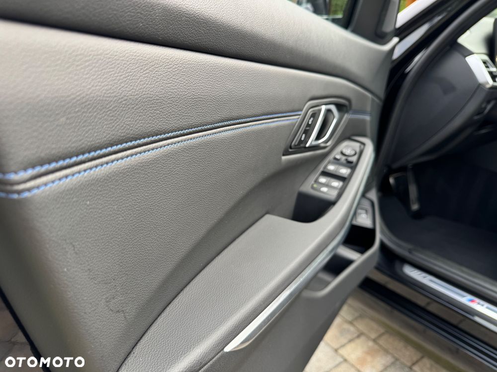 BMW Seria 3 330i xDrive M Sport - 19