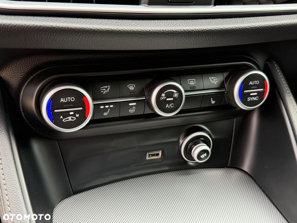 Alfa Romeo Stelvio 2.0 Turbo 16V AT8-Q4 Veloce - 22