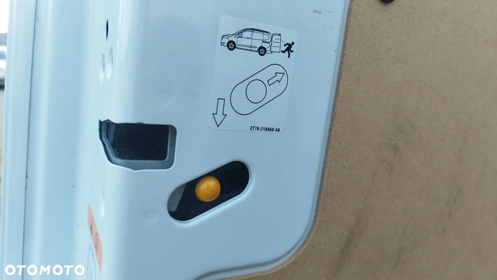 Ford Transit Courier - 25