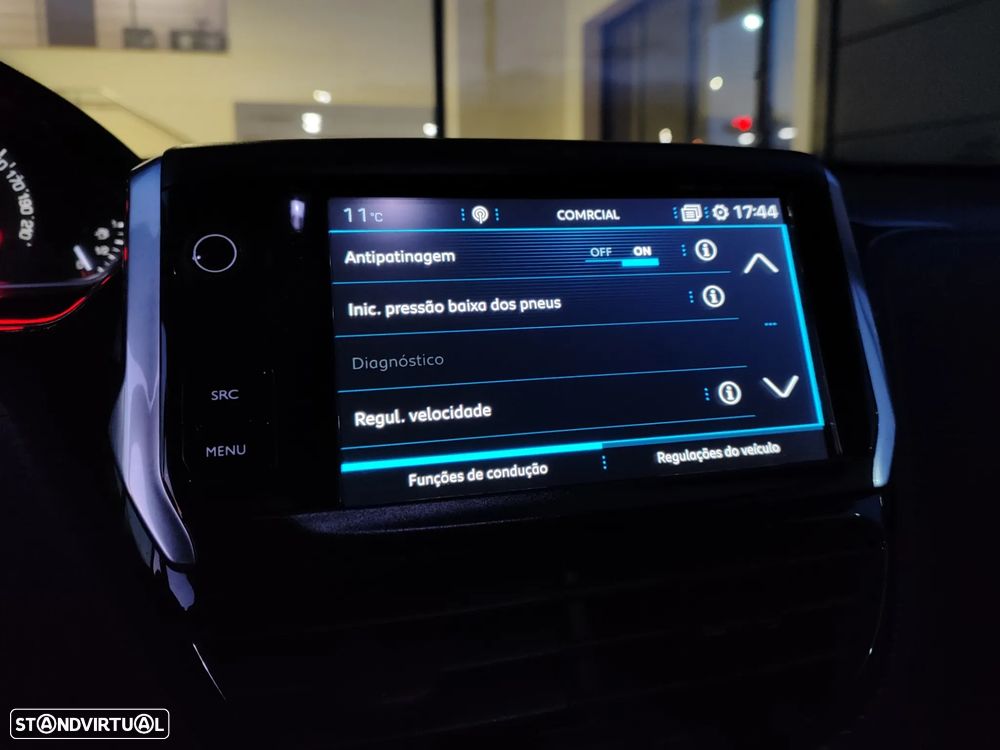 Peugeot 2008 1.2 PureTech Allure EAT6 - 17