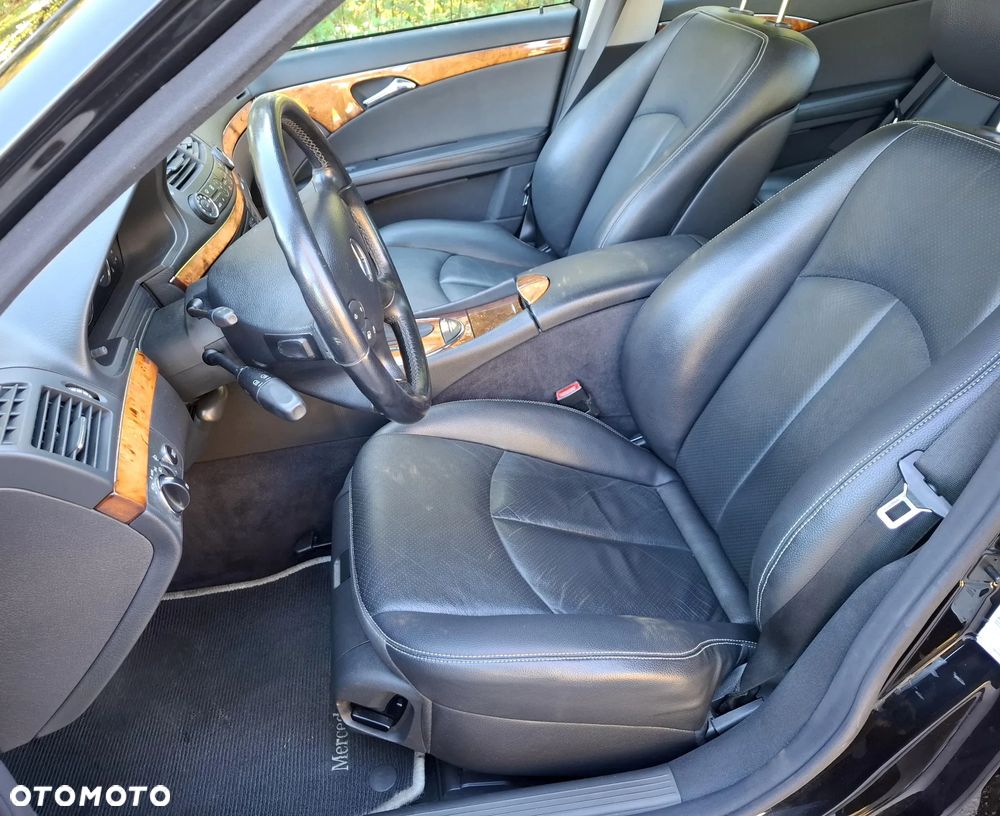 Mercedes-Benz E-Class 2005 photo 4