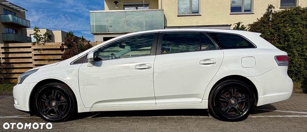 Toyota Avensis 1.8 Comfort - 12