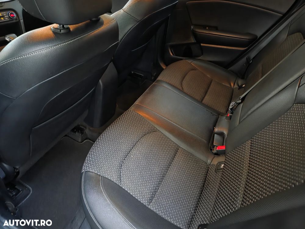 Kia Ceed 1.6 CRDi Eco-Dynamics+ (48V Mild-Hybrid) DCT7 GT Line - 8