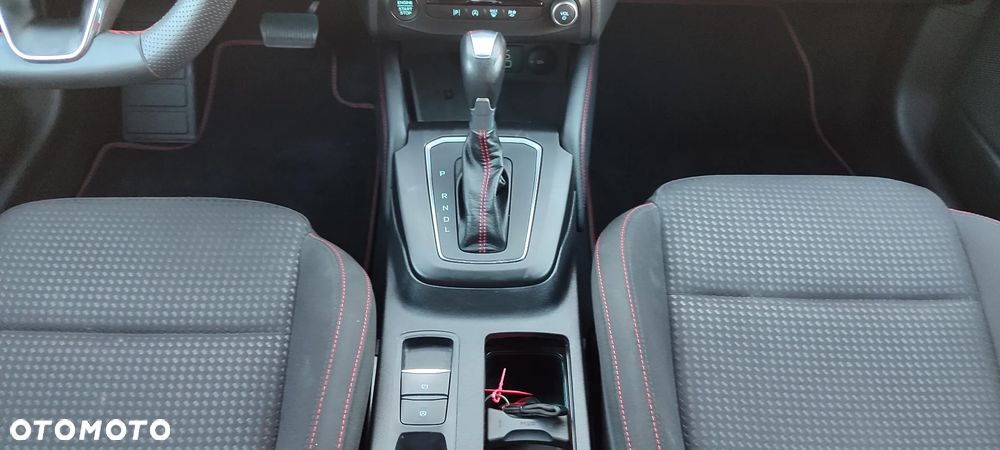 Ford Focus 1.0 EcoBoost Hybrid ST-LINE X - 31