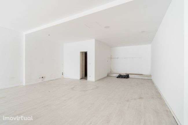 Loja Espaçosa em Rua de Santo Adrião – Braga - Grande imagem: 5/9