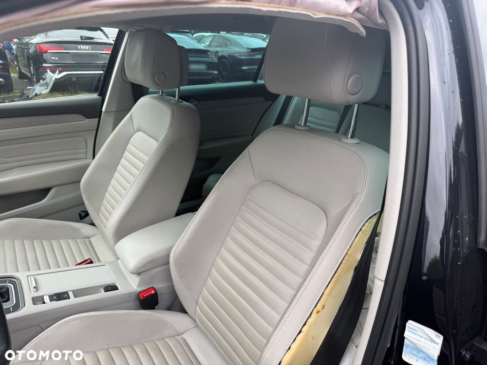 Volkswagen Passat 2.0 TDI Elegance DSG - 24