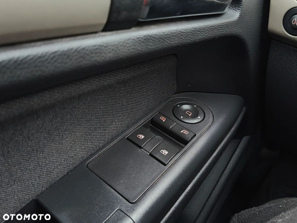 Opel Astra 1.6 Cosmo - 32