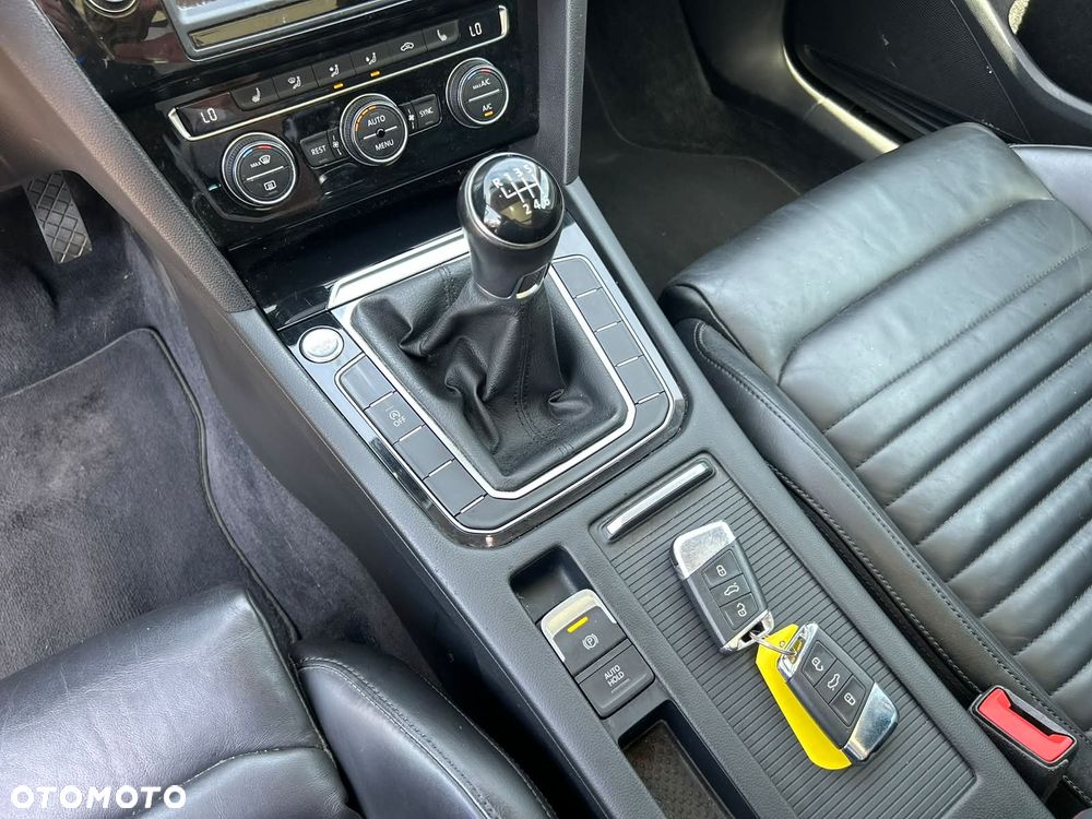 Volkswagen Passat - 24