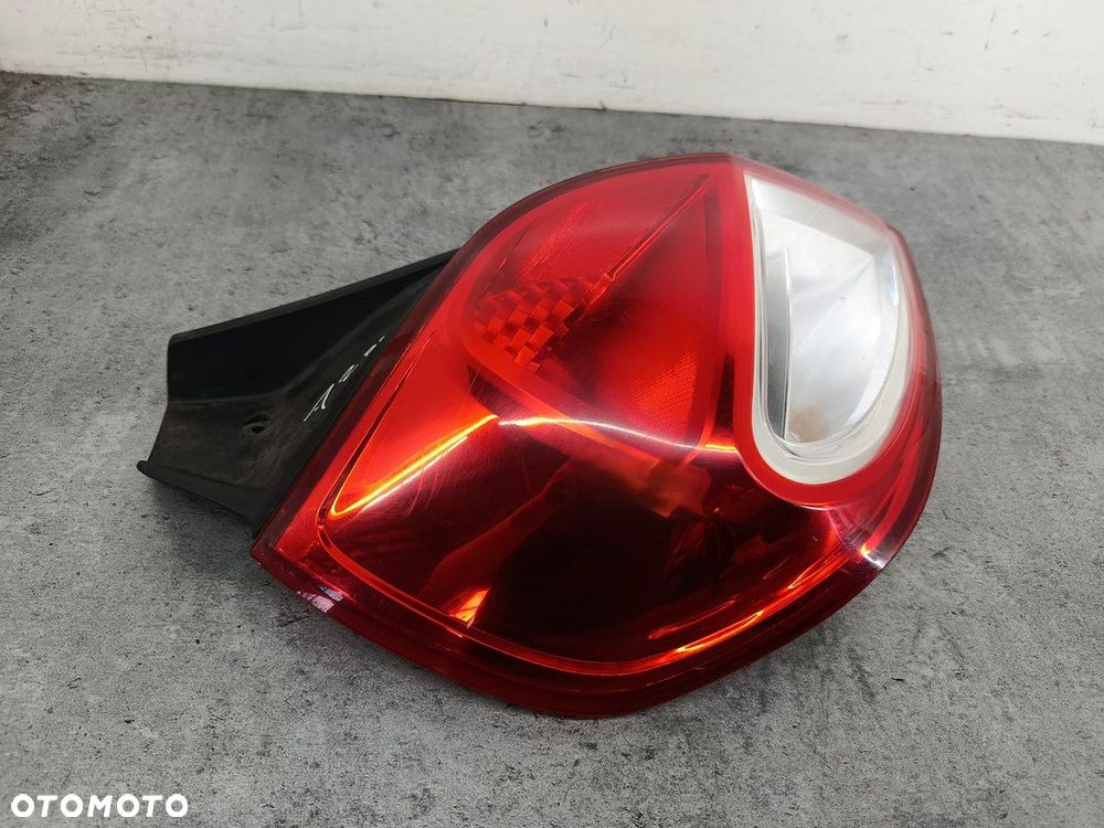 LAMPA TYLNA LEWA RENAULT CLIO III 8200776048 HATCHBACK - 2
