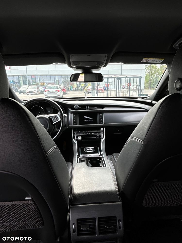 Jaguar XF 2.0 i4D R-Sport - 20