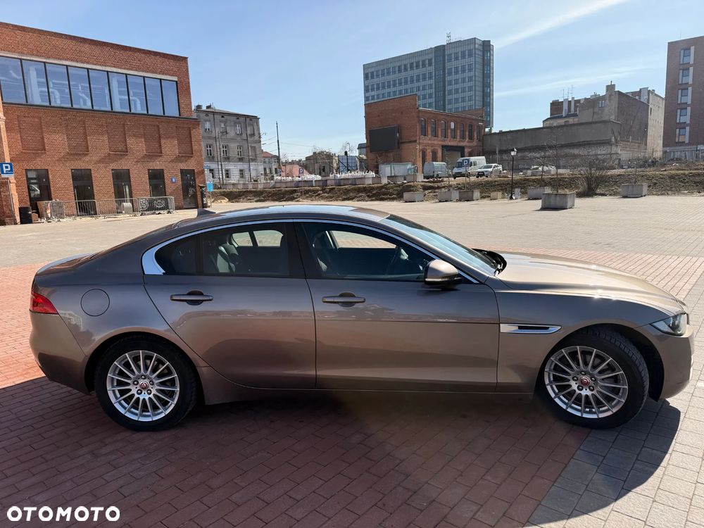 Jaguar XE 2.0 D Pure - 11